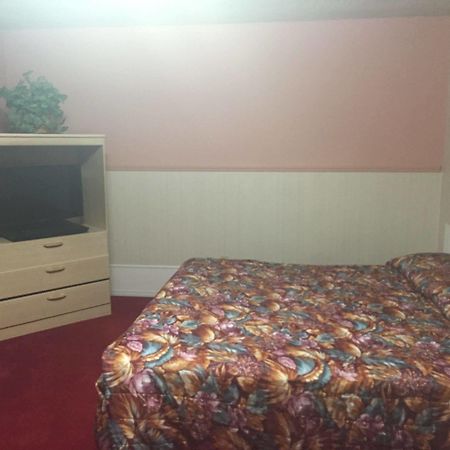 Carlin Villa Motel Carlinville Esterno foto