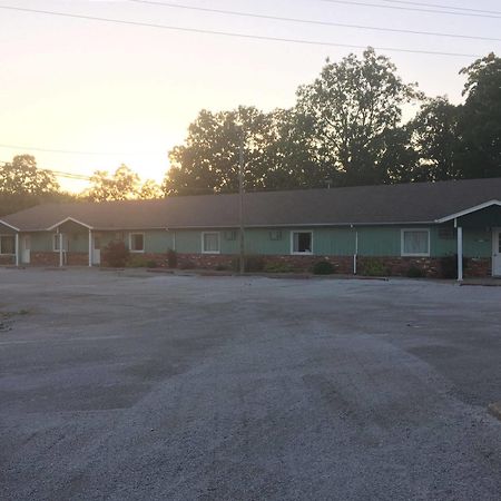 Carlin Villa Motel Carlinville Esterno foto