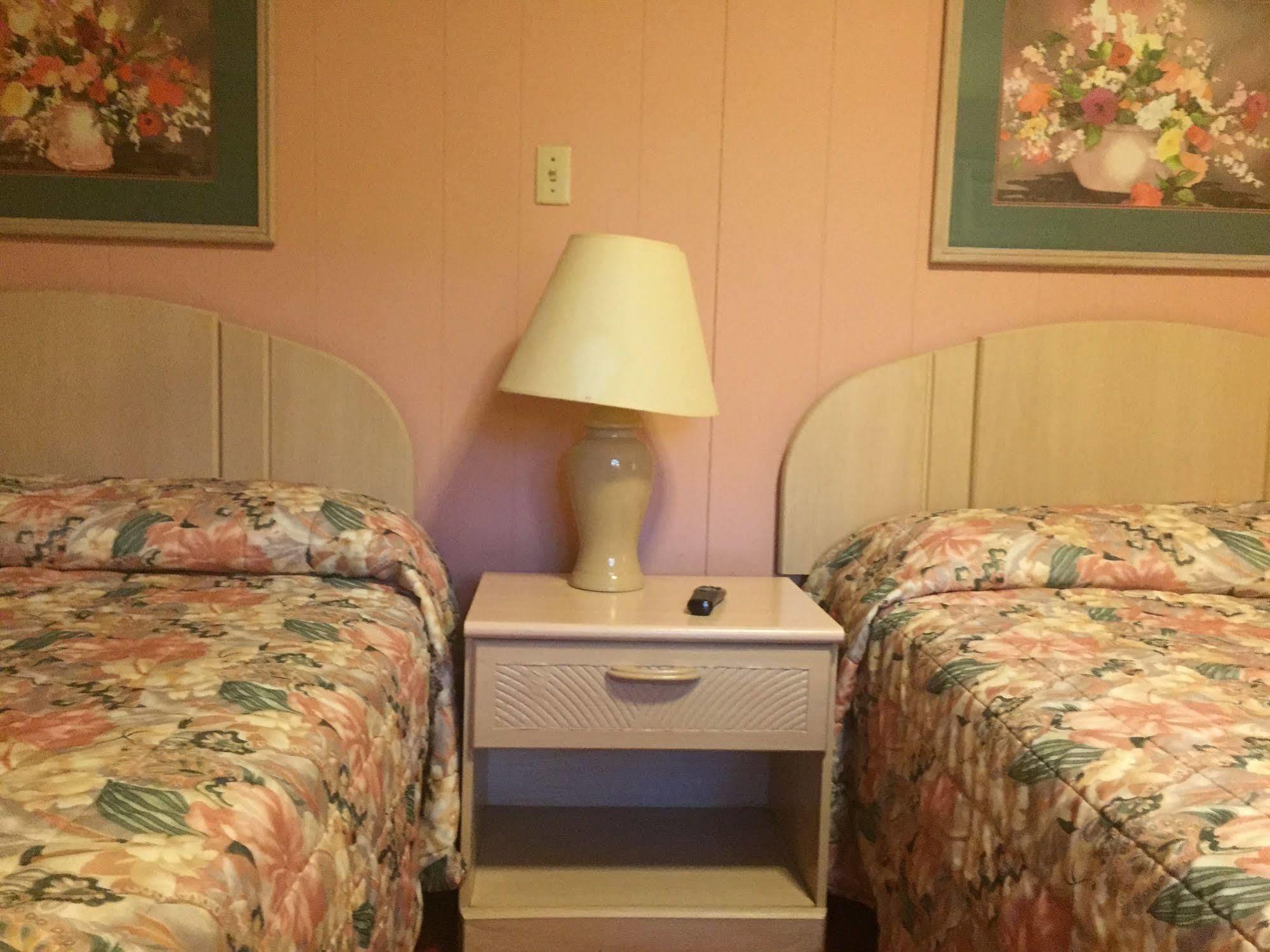 Carlin Villa Motel Carlinville Esterno foto