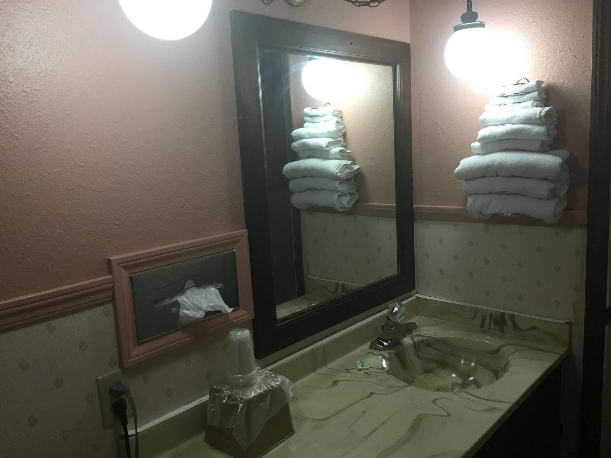 Carlin Villa Motel Carlinville Esterno foto