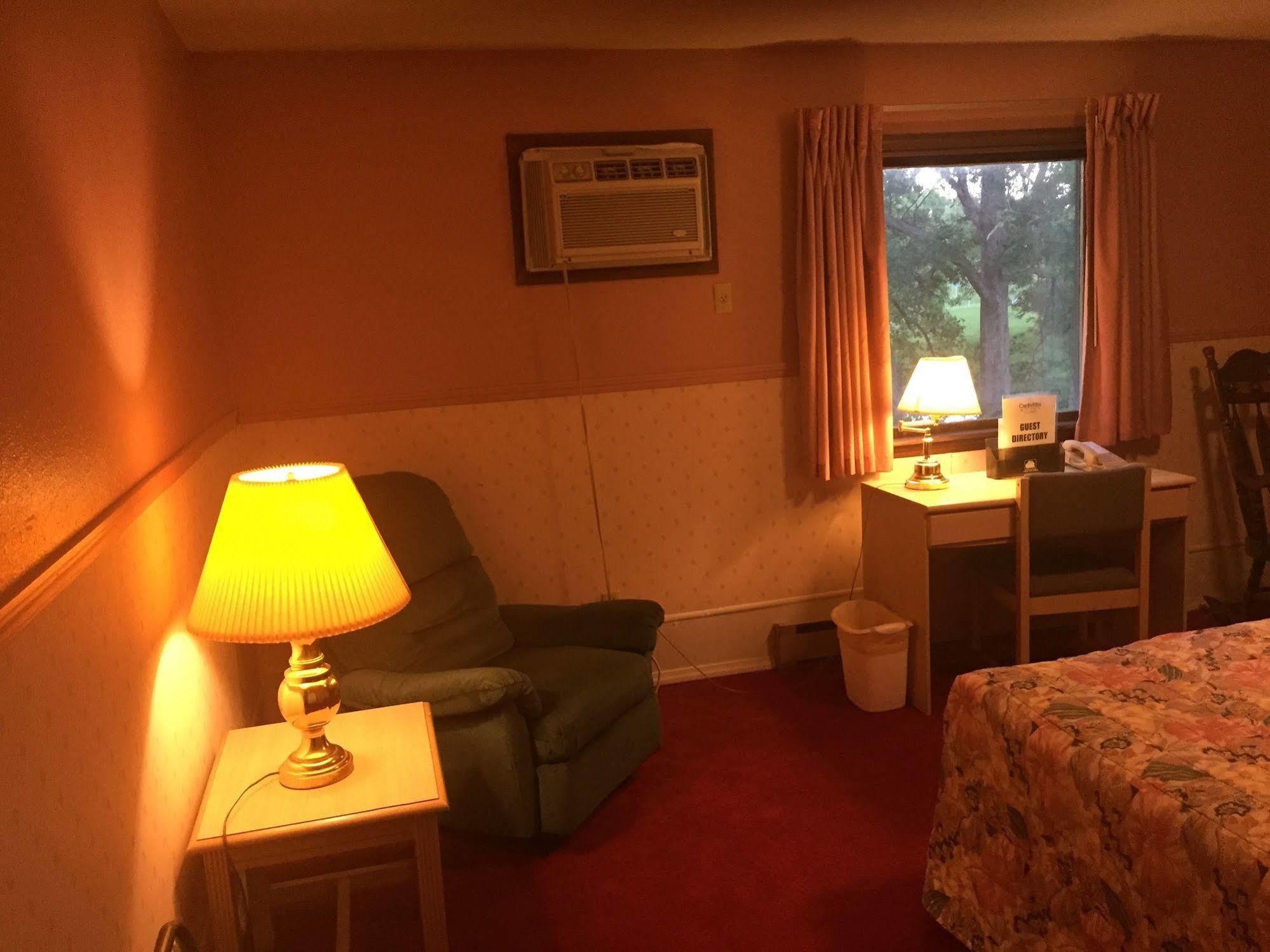 Carlin Villa Motel Carlinville Esterno foto