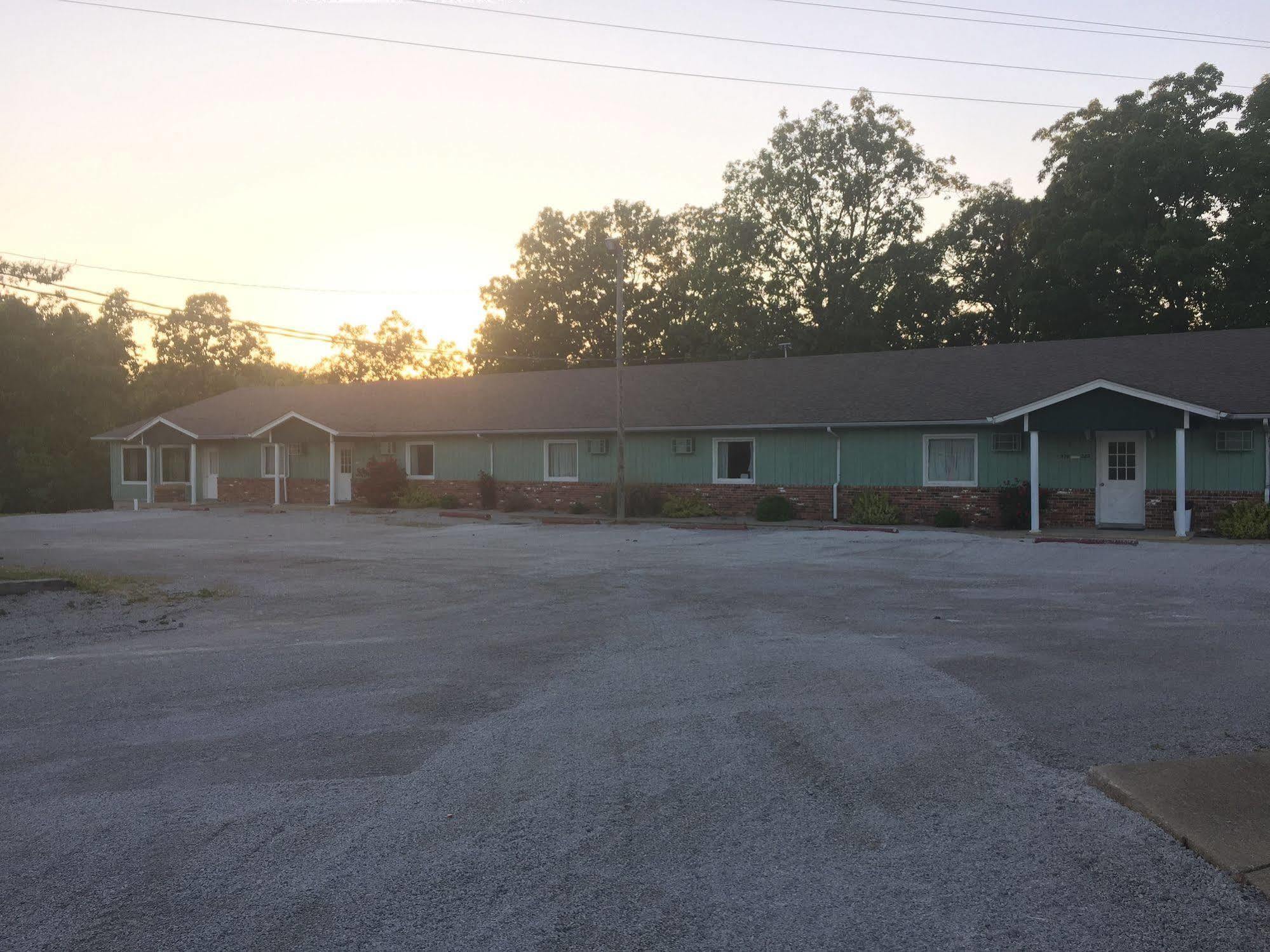 Carlin Villa Motel Carlinville Esterno foto