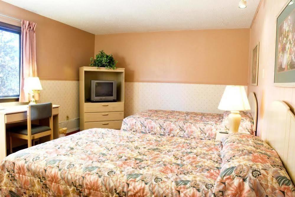 Carlin Villa Motel Carlinville Esterno foto